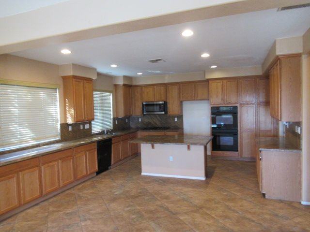 29605 Branwin St - Photo 3 of 23