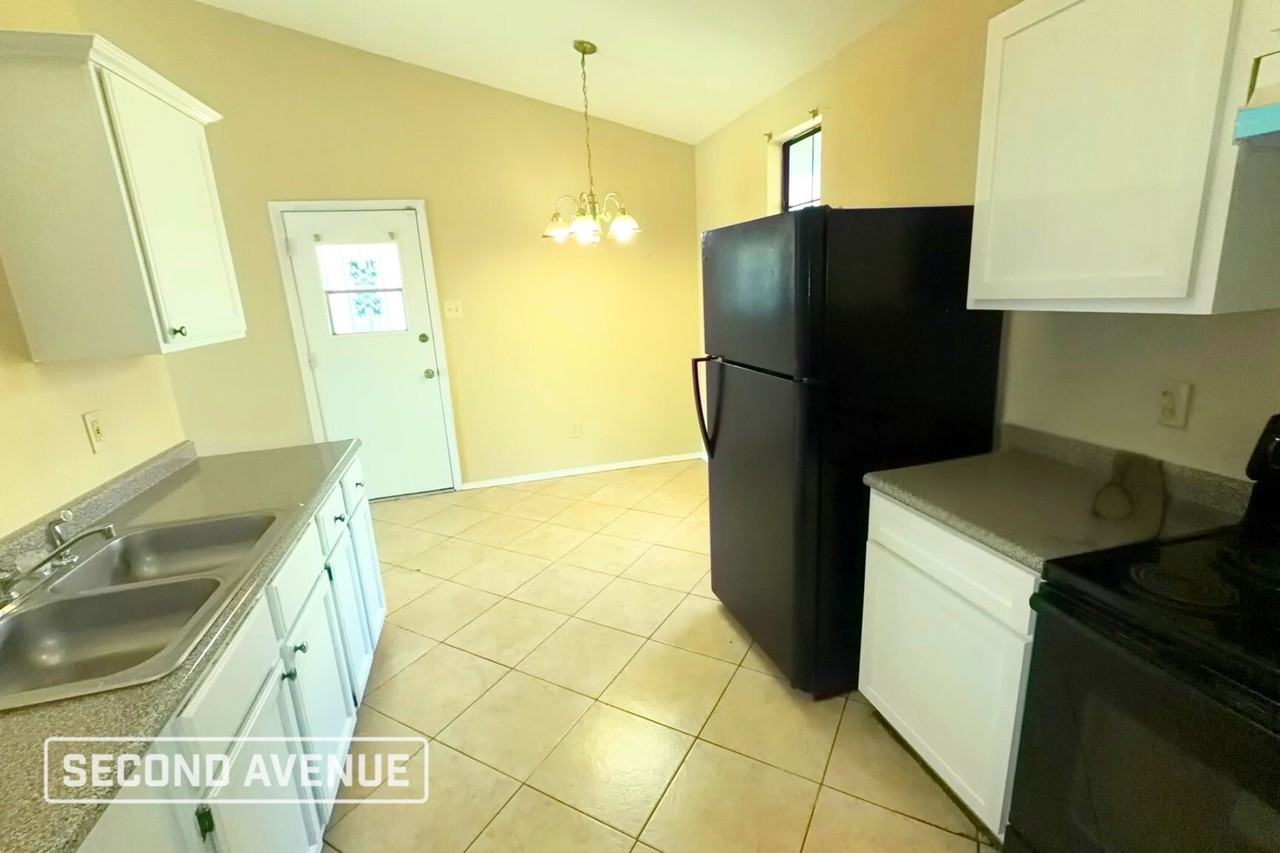 5775 Ashridge Pl - Photo 3 of 19