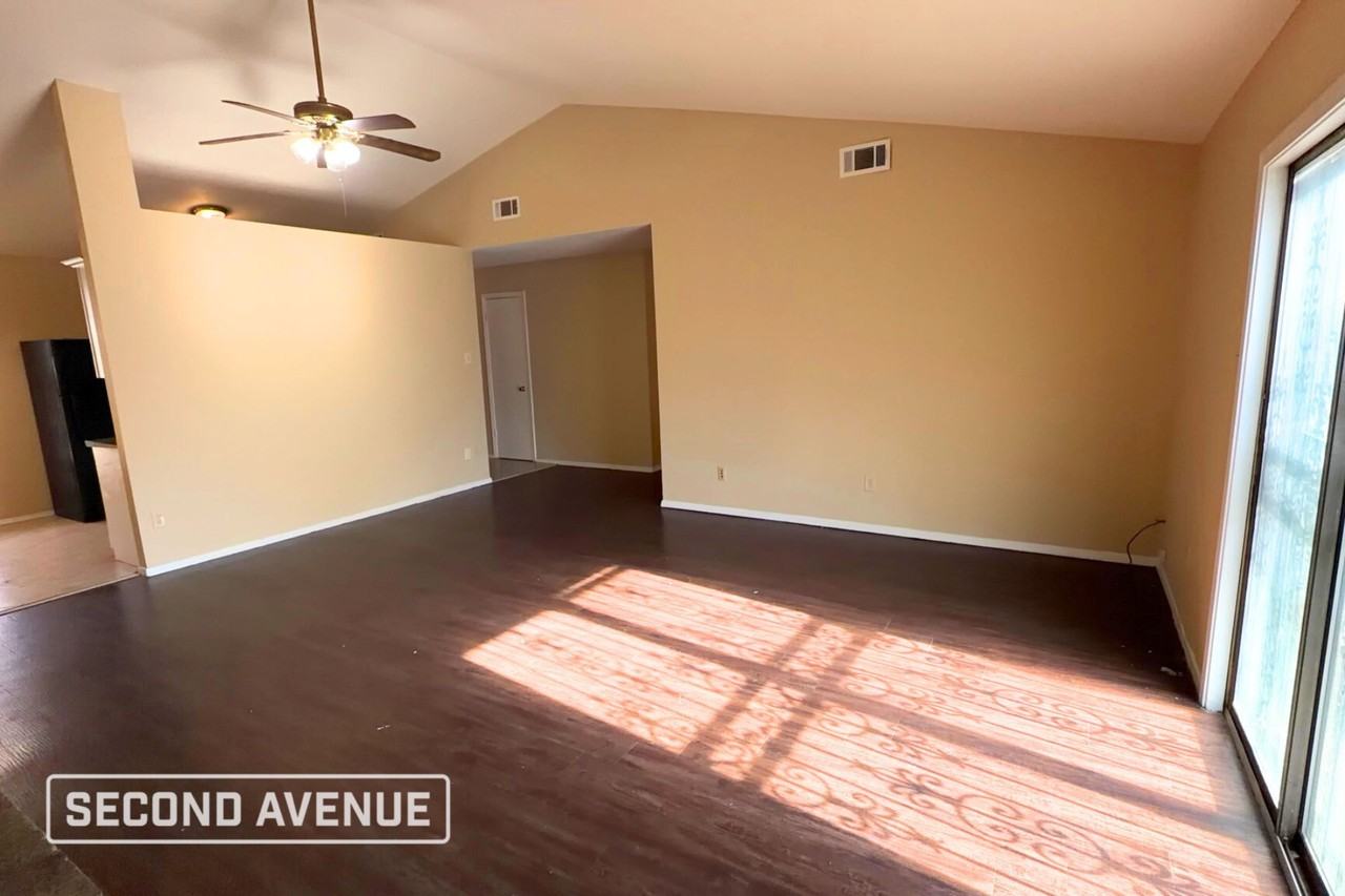 5775 Ashridge Pl - Photo 2 of 19