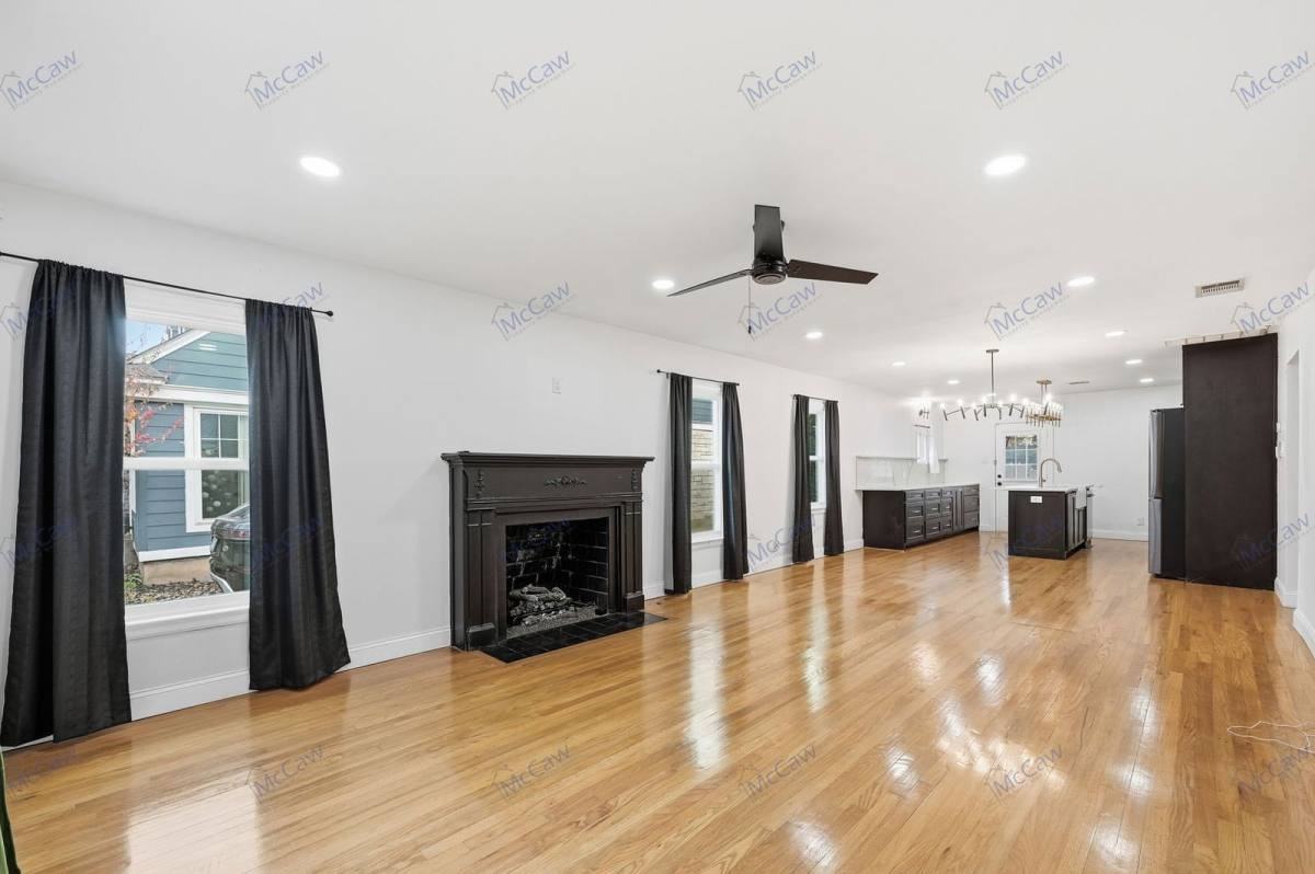 1622 Hollywood Ave - Photo 2 of 10