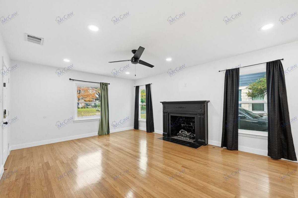 1622 Hollywood Ave - Photo 3 of 10