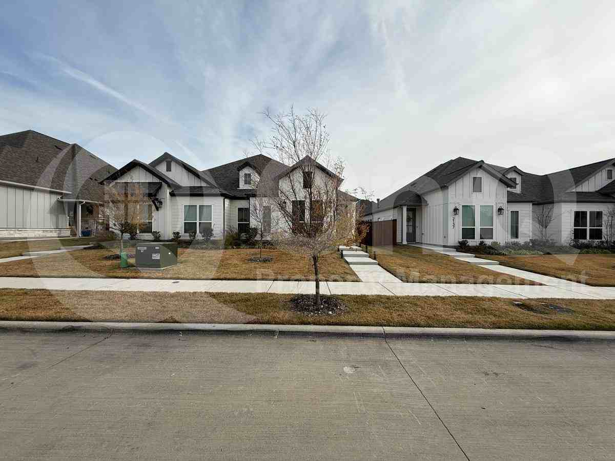 2133 Eastus Ln - Photo 2 of 10