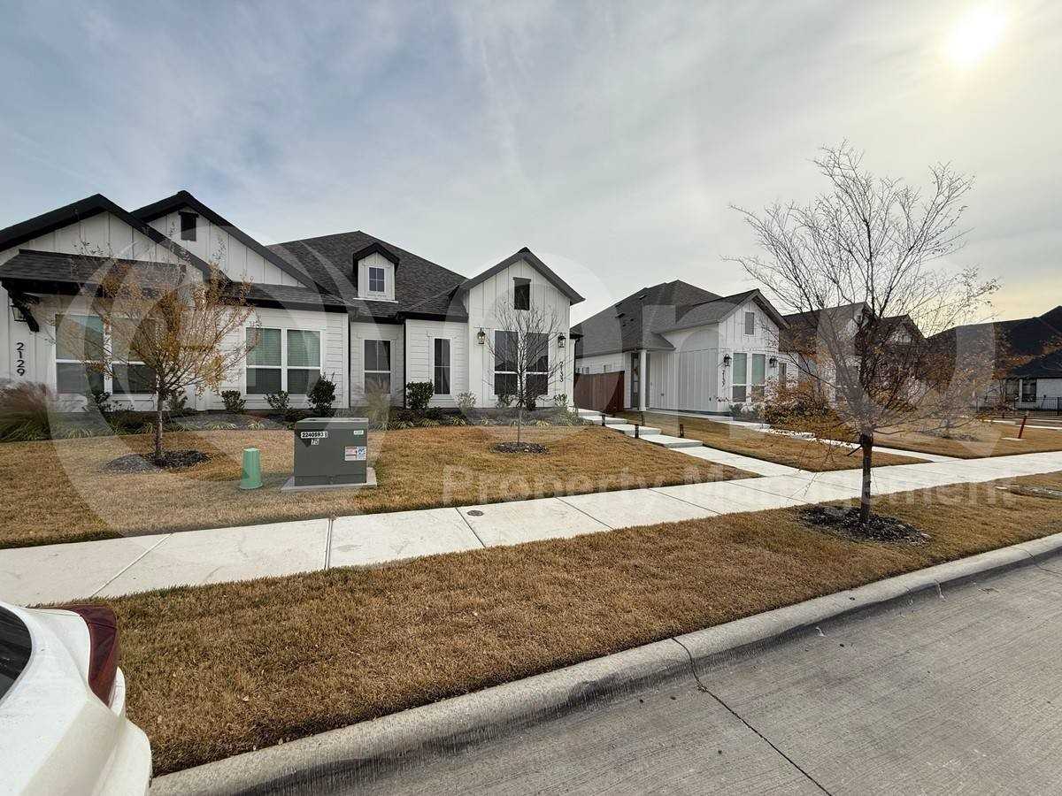 2133 Eastus Ln - Photo 3 of 10