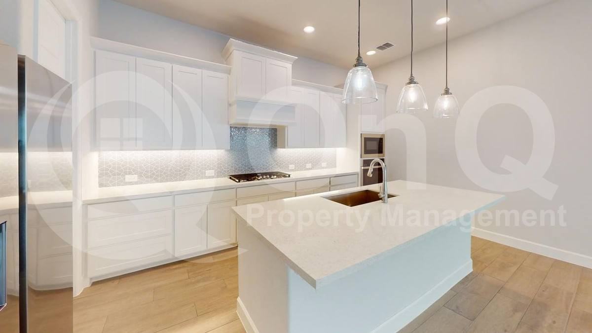 2133 Eastus Ln - Photo 5 of 10