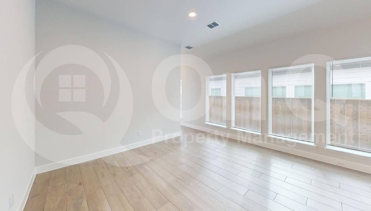 2133 Eastus Ln - Photo 7 of 10