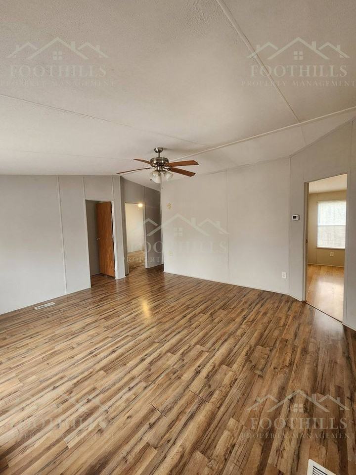 924 Lebanon Rd - Photo 2 of 10