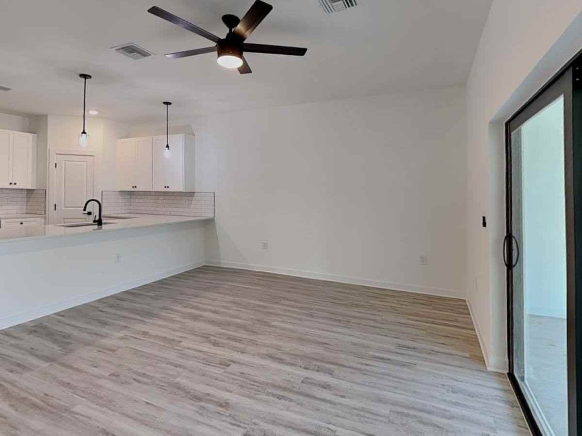 1120 Bismarck Rd - Photo 3 of 10