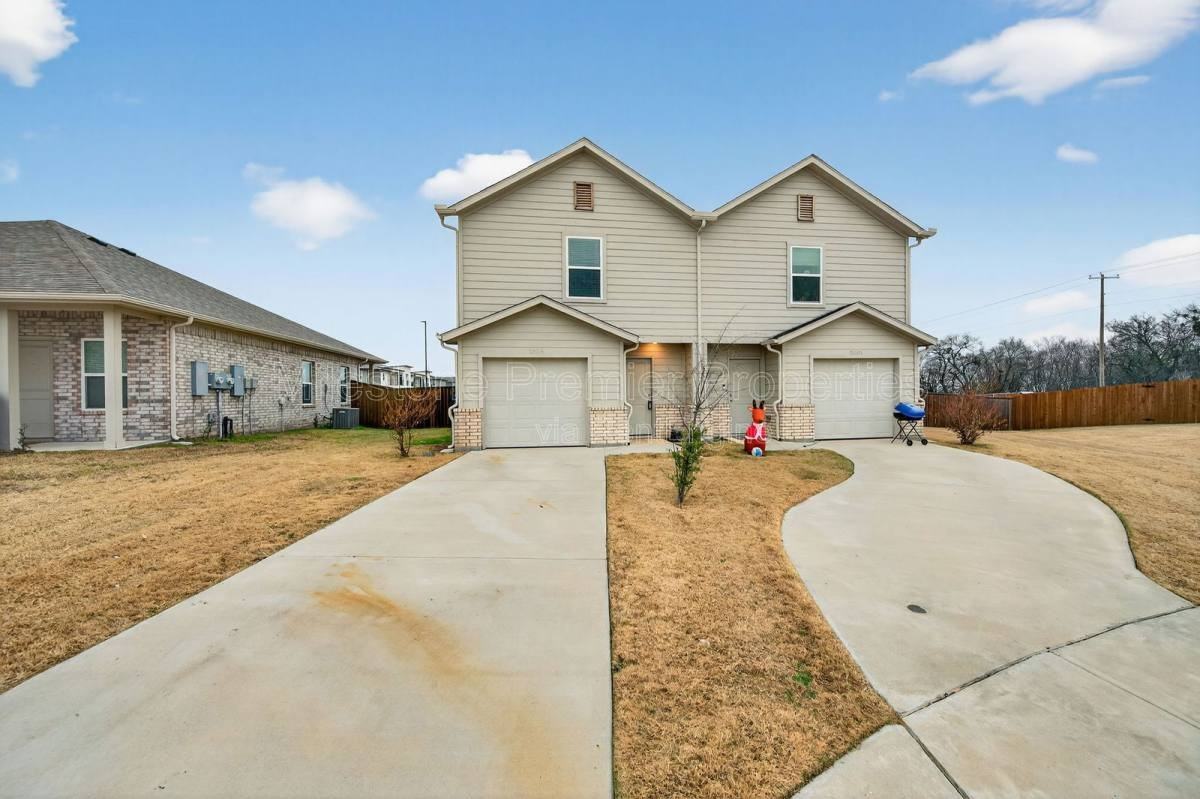 2809 Peony Dr #1 - Photo 2 of 10