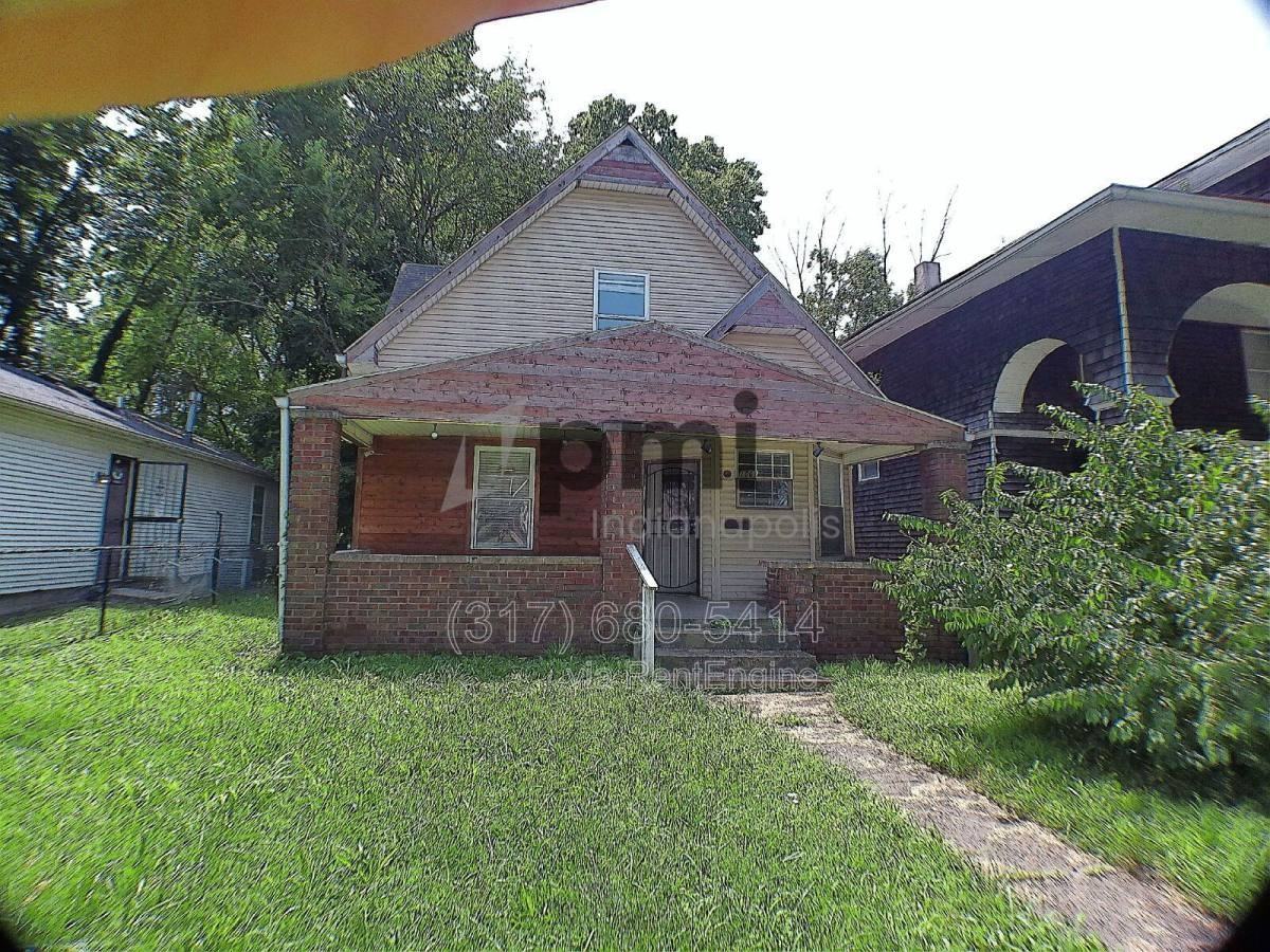 1061 W 33rd St - Photo 2 of 9