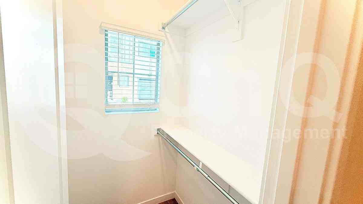 2821 W Red Fox Rd - Photo 3 of 10