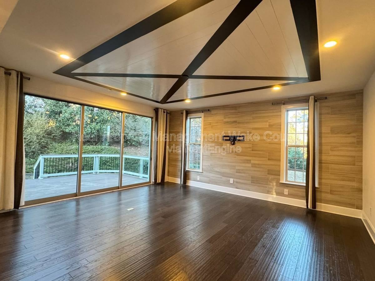 1021 Keith Rd - Photo 3 of 9