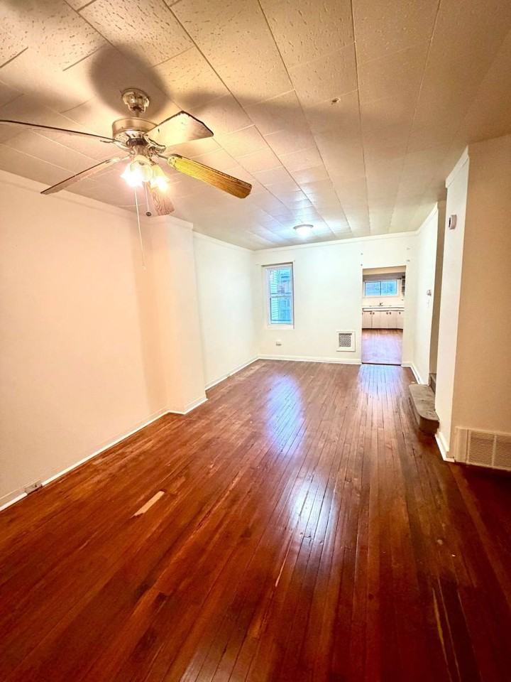 631 E Madison St - Photo 3 of 10