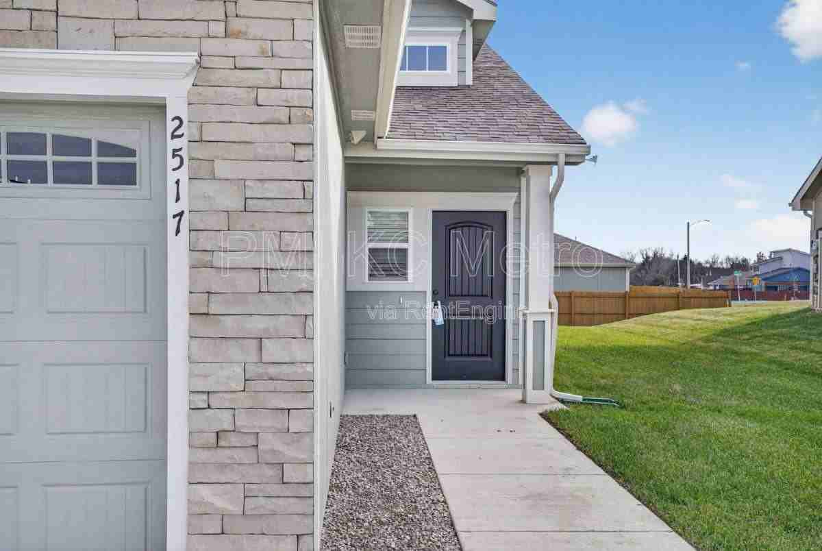 2517 Arlene Pl - Photo 3 of 10