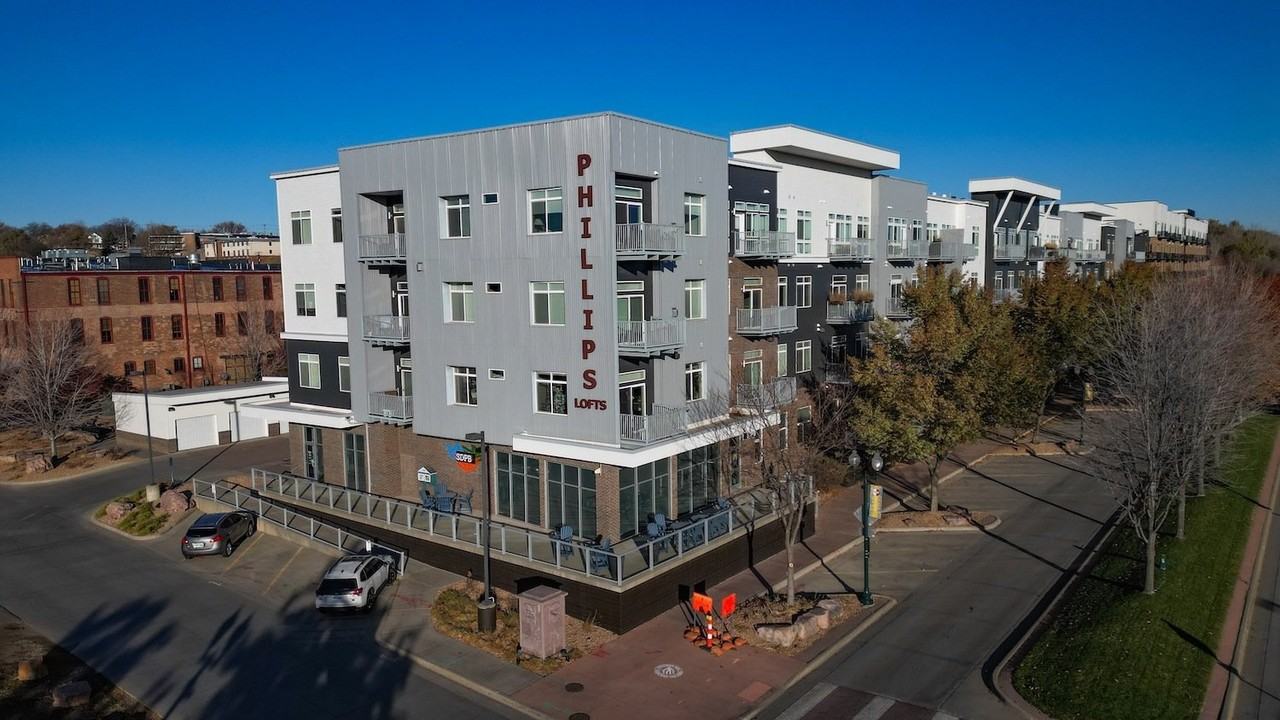 Phillips Avenue Lofts - Photo 4 of 26