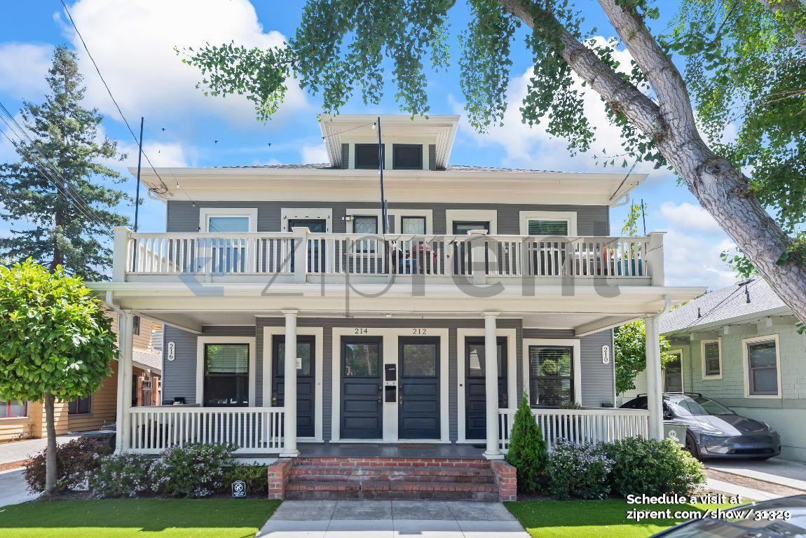 216 Emerson St - Photo 2 of 28