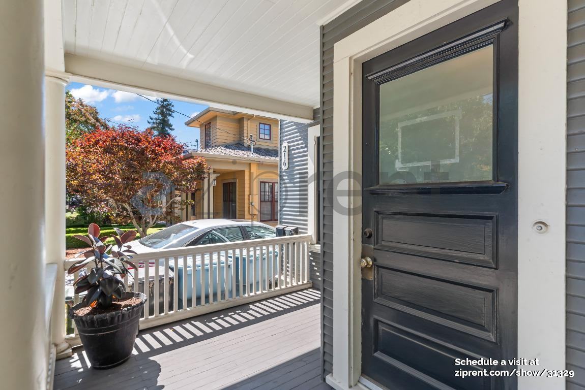 216 Emerson St - Photo 4 of 28