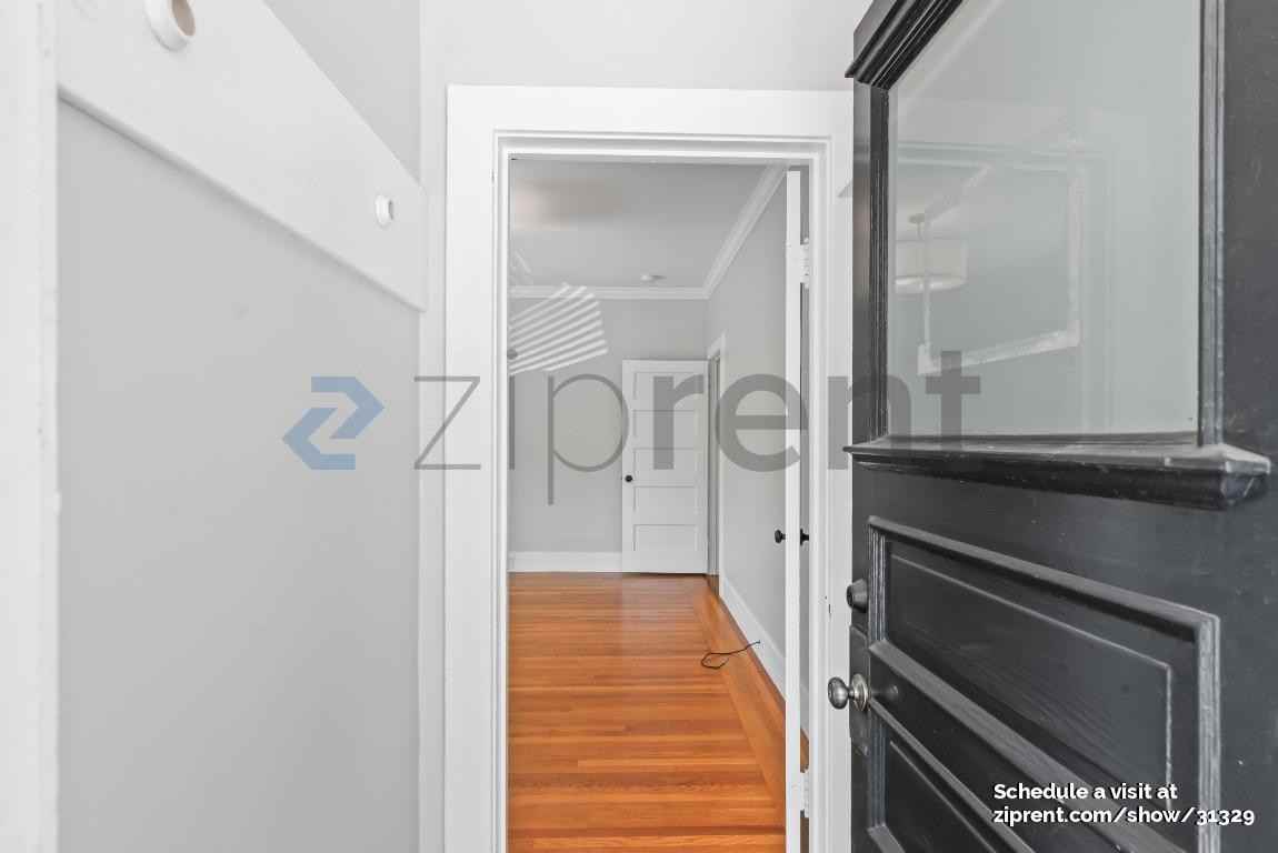 216 Emerson St - Photo 5 of 28