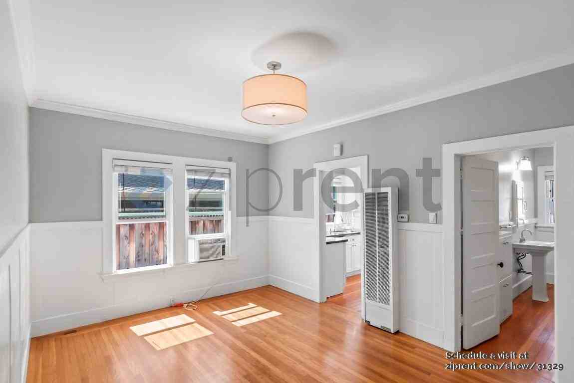 216 Emerson St - Photo 6 of 28