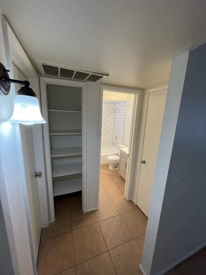 1520 W 5th St - Photo 3 of 10