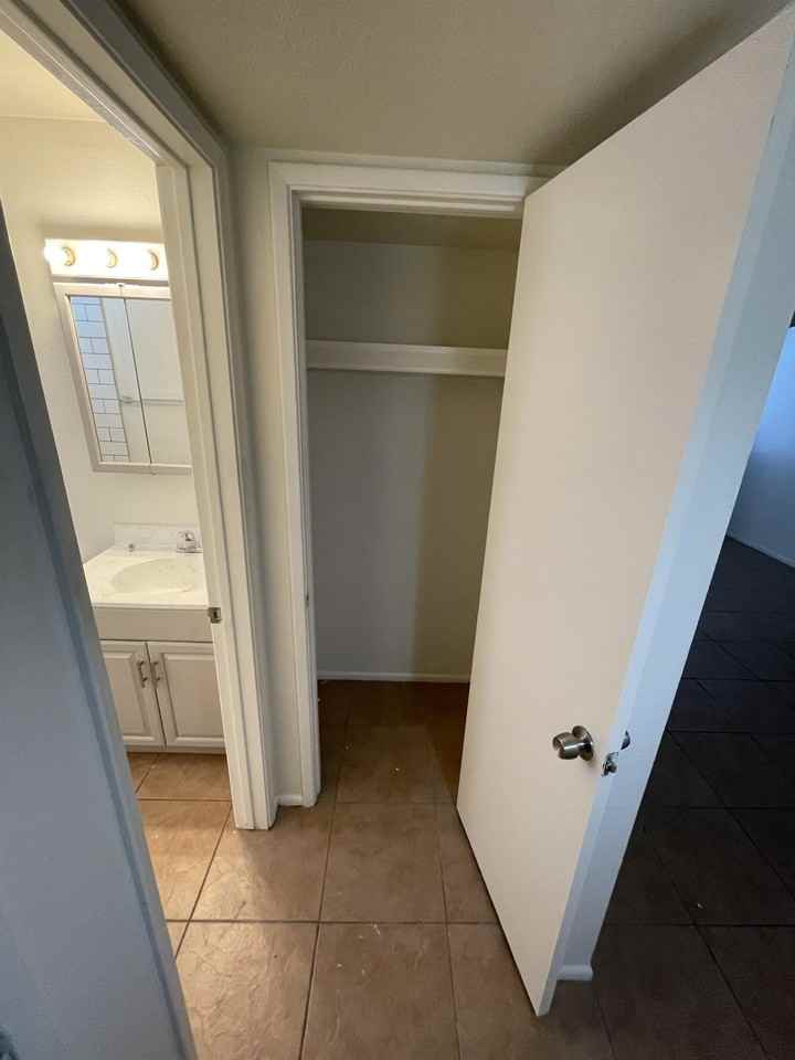 1520 W 5th St - Photo 3 of 10