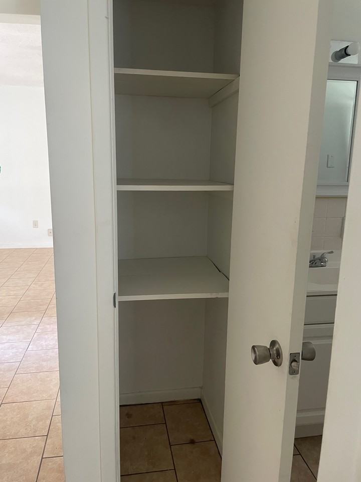 728 Greenleaf Ave - Photo 2 of 15