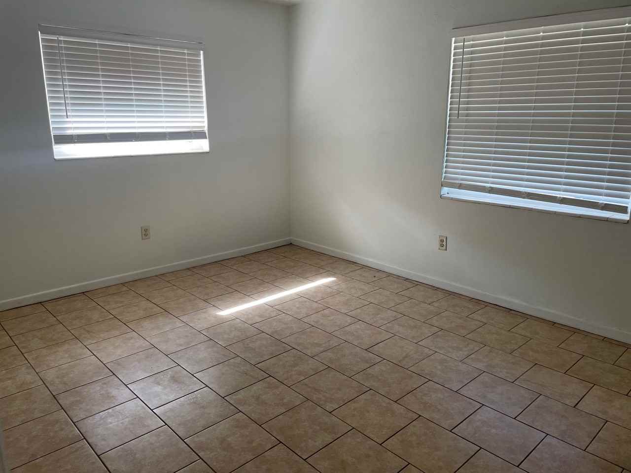 728 Greenleaf Ave - Photo 3 of 15