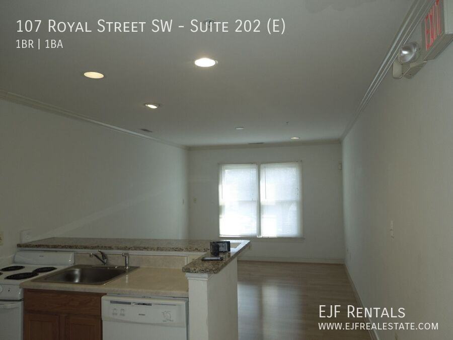 107 Royal St Sw #202E - Photo 2 of 5