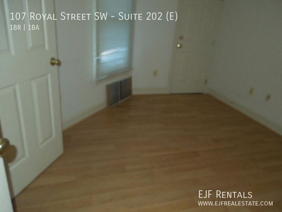 107 Royal St Sw #202E - Photo 5 of 5