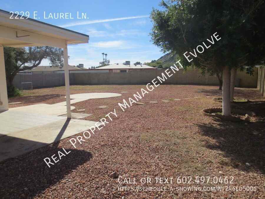 2229 E Laurel Ln - Photo 3 of 23