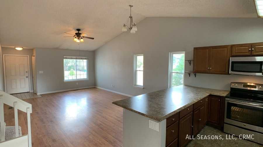 210 Wallace St - Photo 3 of 15