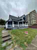 featured image of 319 5th St #1