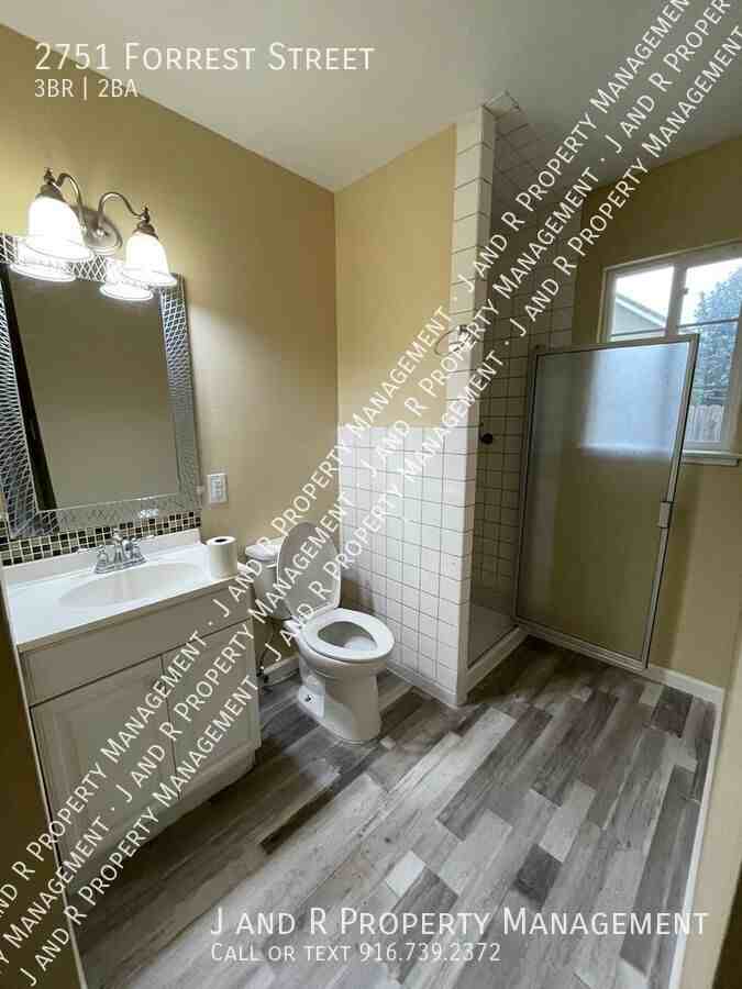 2751 Forrest St - Photo 2 of 16