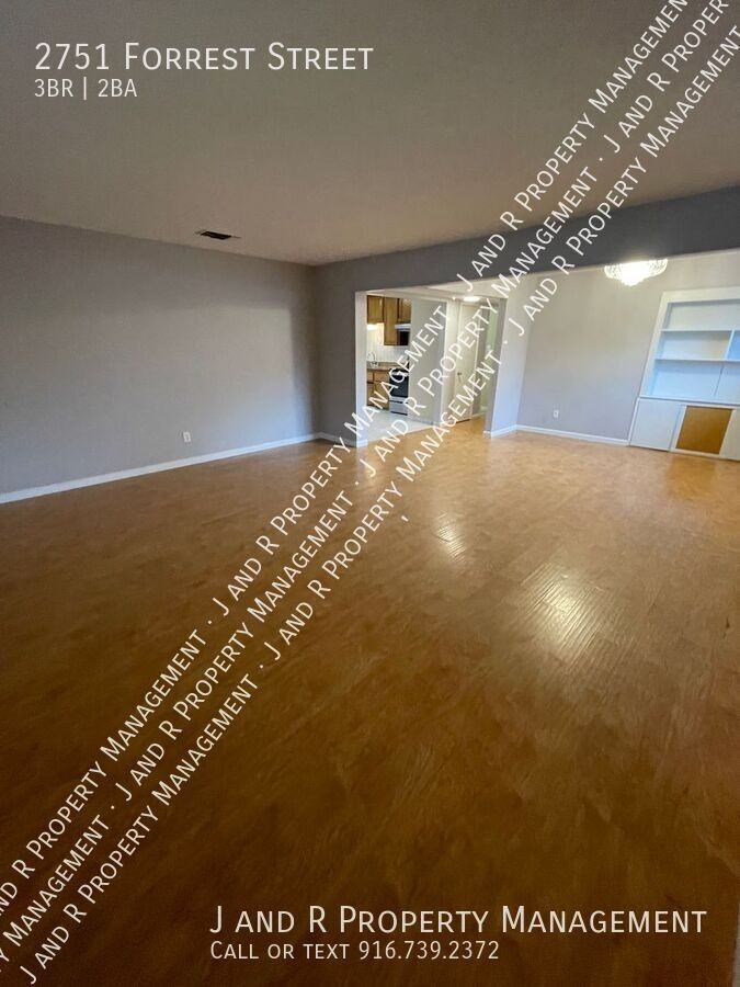 2751 Forrest St - Photo 4 of 16