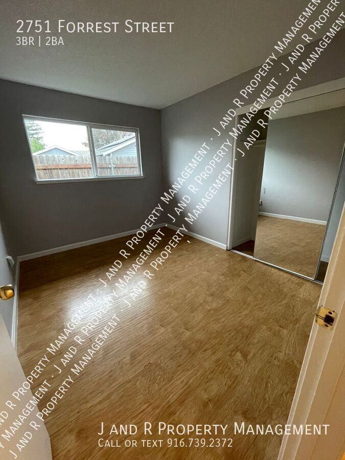 2751 Forrest St - Photo 6 of 16