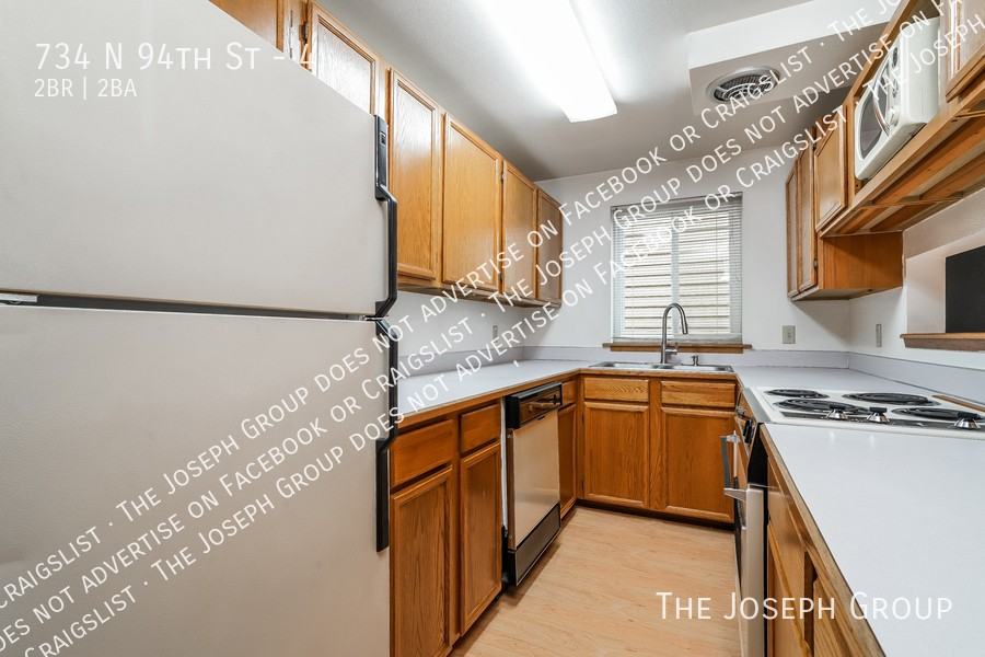 734 N 94th St #4 - Photo 7 of 16