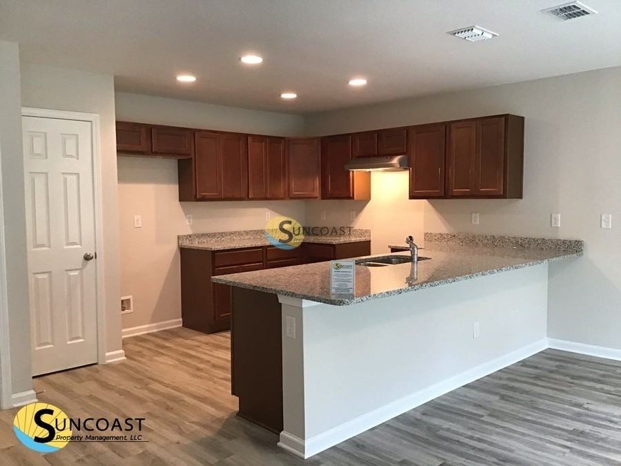 7094 Plymouth Grove Ct - Photo 5 of 18