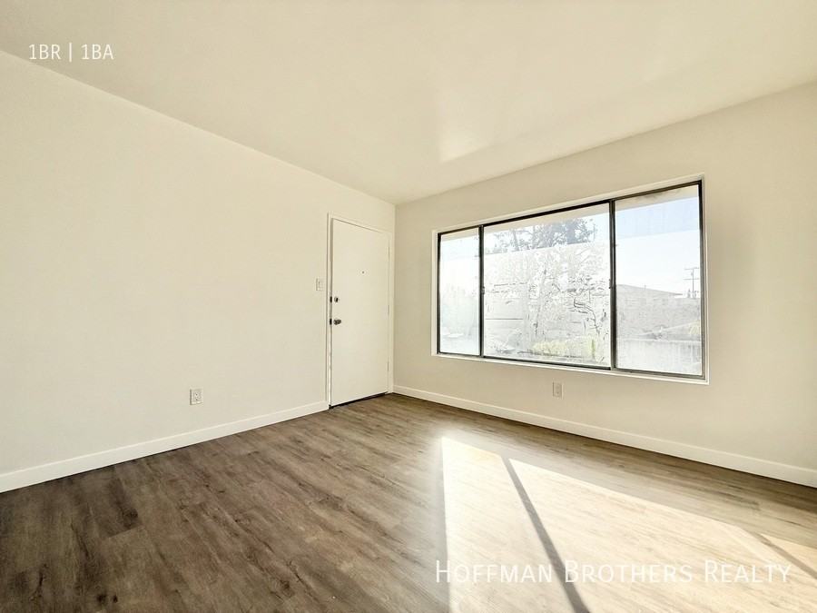 1202 N Wexham Way #4 - Photo 2 of 6