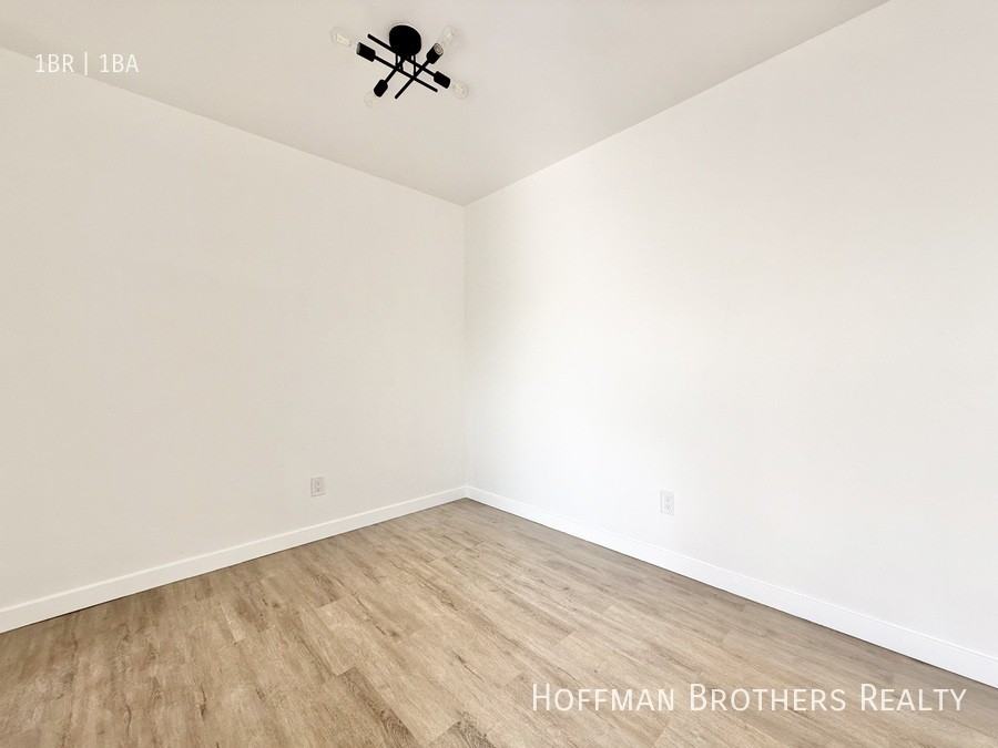 1202 N Wexham Way #4 - Photo 3 of 6