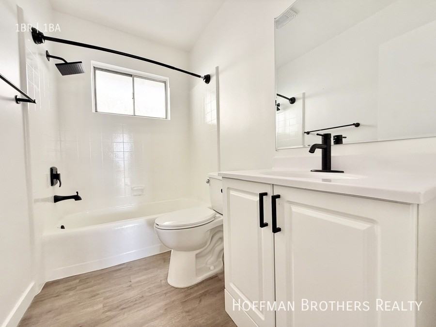 1202 N Wexham Way #4 - Photo 4 of 6