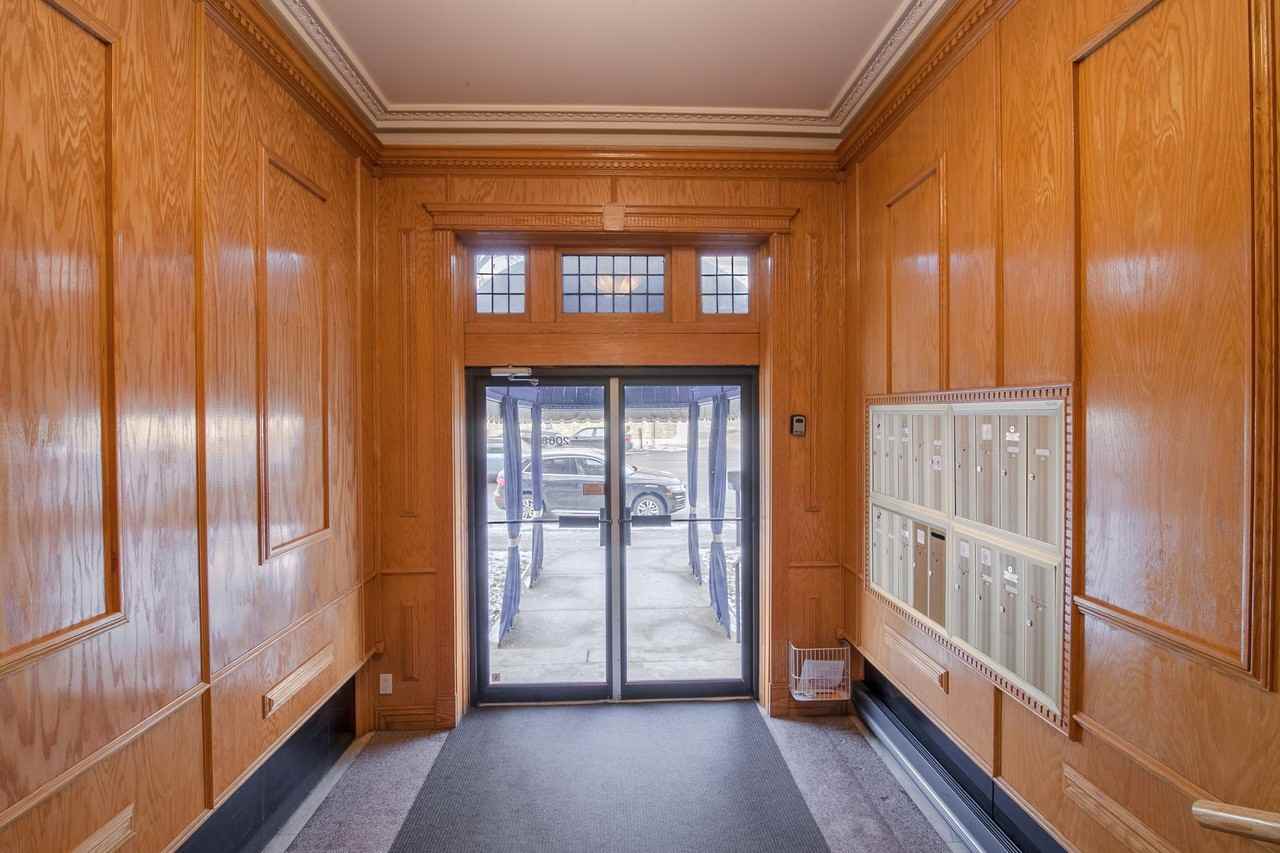 2068 Sherbrooke Street West - Photo 2 of 11