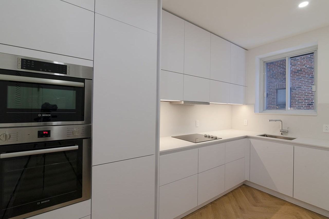 2068 Sherbrooke Street West - Photo 3 of 11