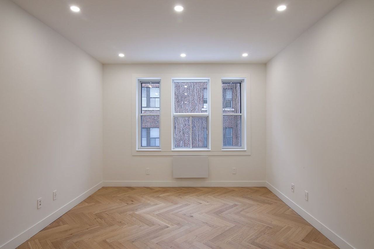 2068 Sherbrooke Street West - Photo 6 of 11