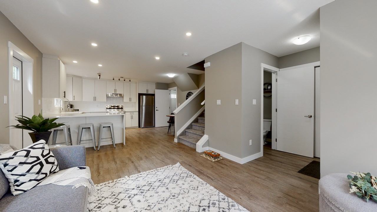 10219 146 Street - Photo 2 of 13