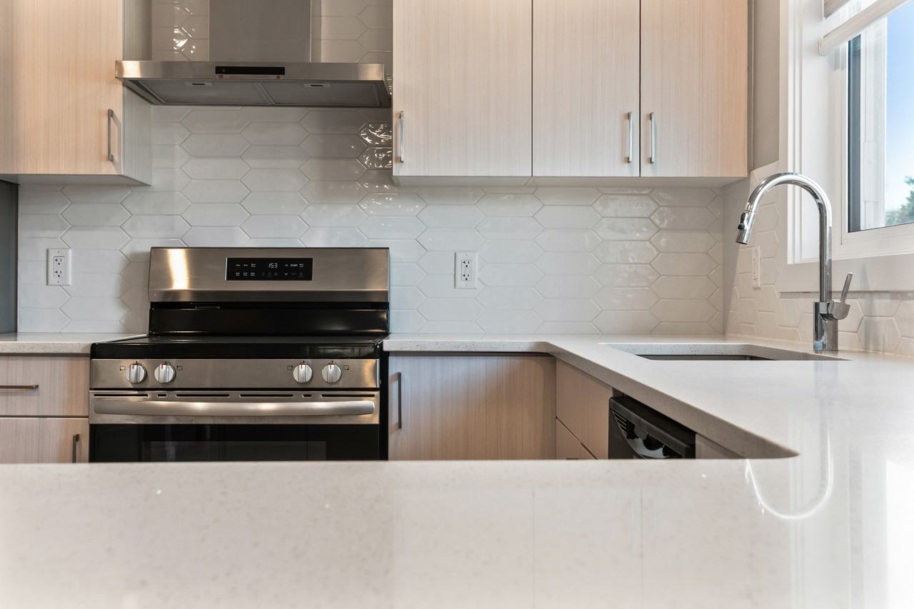 10467 149 Street - Photo 7 of 10