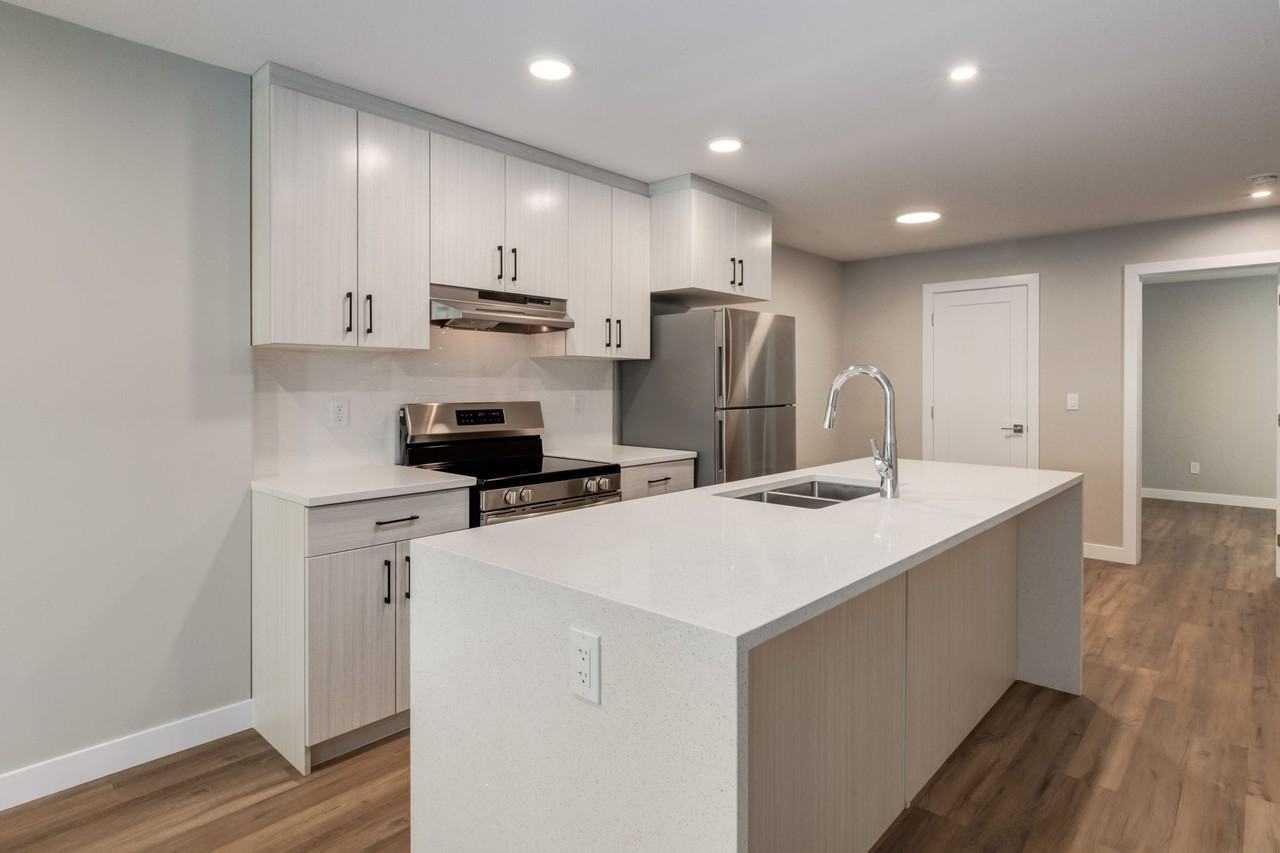 11323 122 St - Photo 3 of 29