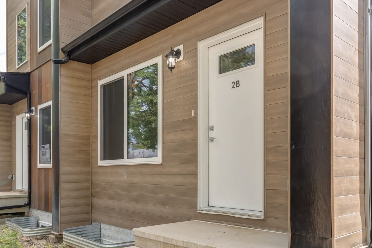 10426 148 St - Photo 2 of 19