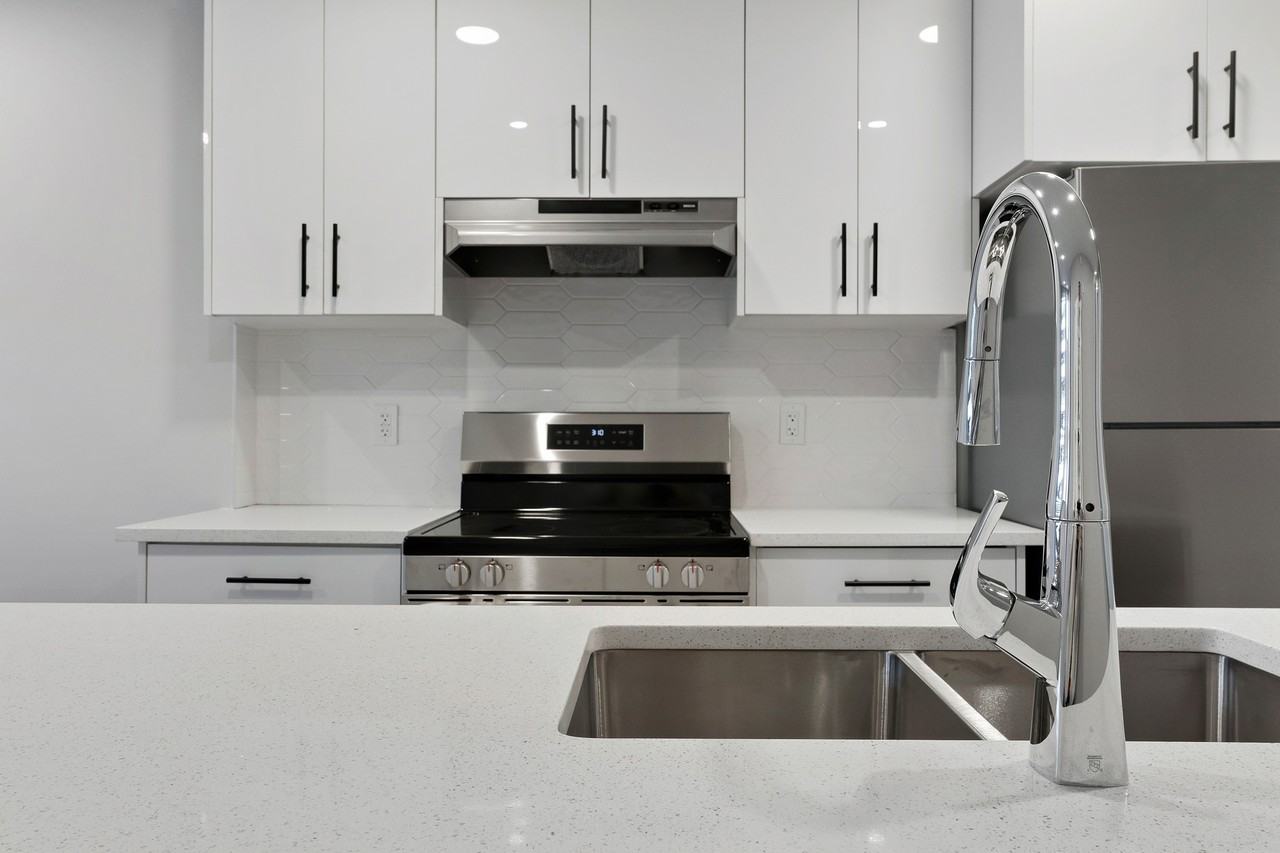 9823 154 Street - Photo 7 of 11