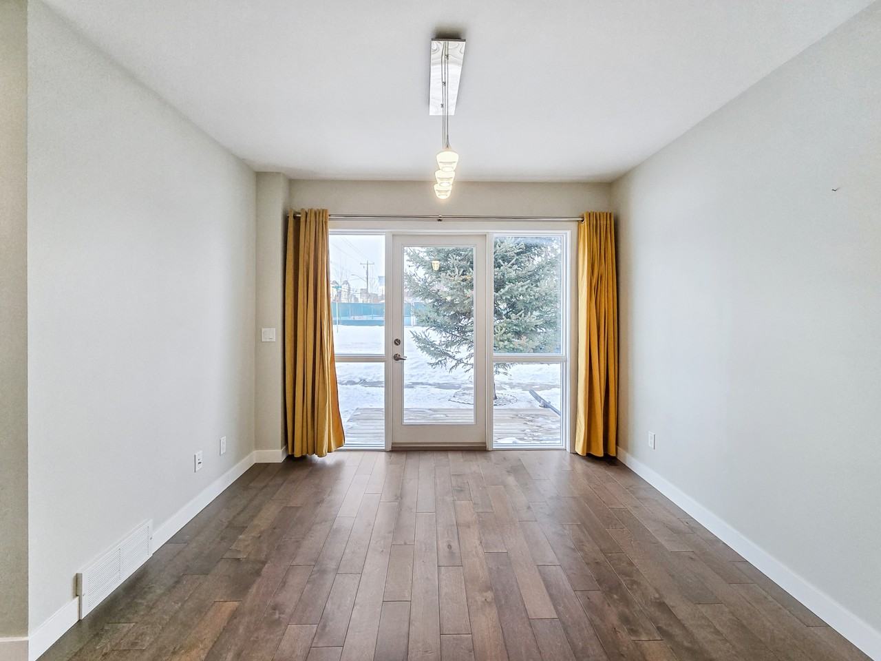 61 30 Ave Sw - Photo 2 of 50