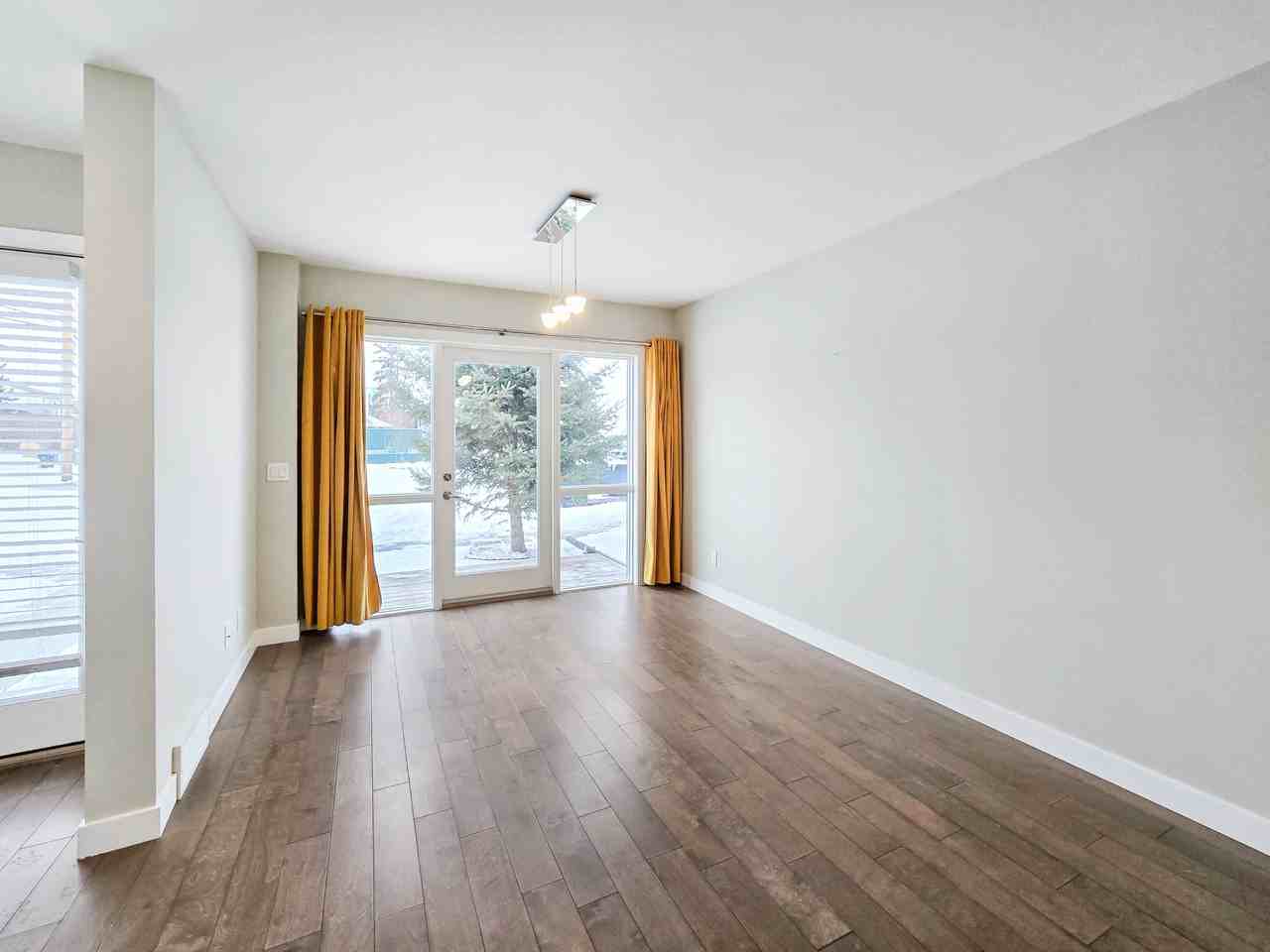 61 30 Ave Sw - Photo 3 of 50