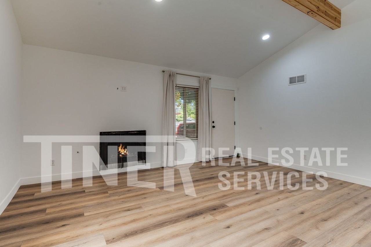 324 Bridge Pl - Photo 3 of 36